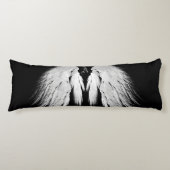 ANGEL WINGS Monogram Black Seitenschläferkissen (Vorderseite)