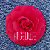 Angelique auf einer rosa Kamelie Button