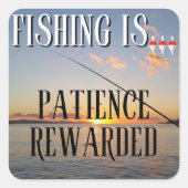 Angeln ist... Geduld belohnt Quadratischer Aufkleber (Vorderseite)