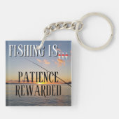 Angeln ist... Geduld belohnt Schlüsselanhänger (Rückseite)
