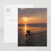 Angelrute und -stuhl am Ozean am Anfang Postkarte (Vorne/Hinten)