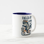 Angenährt durch Essen aller Dinge Racoon-Cycling Zweifarbige Tasse (VorderseiteRechts)