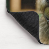 Angenommener Struppiger Hund Mit Hundehütte Mousepad (Ecke)