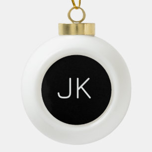Angepasste minimalistische Initialnamen Keramik Kugel-Ornament
