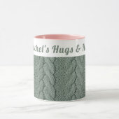 Angepasster gemütlicher, grüner Winter | Hugs & Ho Tasse (Zentrum)