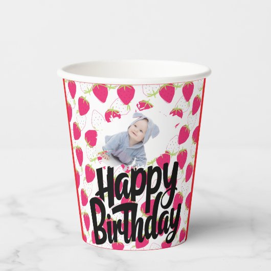 Angepasstes Erdbeermuster - Happy Birthday Pappbecher (Vorderseite)