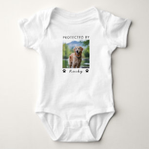 Angepasstes Foto und Text, geschützt durch Hund Baby Strampler