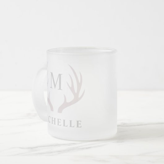 Angepasstes Monogramm mit Schwarz-weißem Hirschant Mattglastasse (Vorderseite Links)