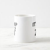 Angesagte 2 B quadratische lustige Tasse (Mittel)