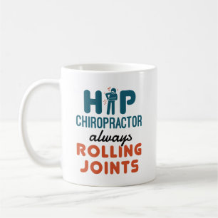Angesagter Chiropraktor, der immer die Gelenke rol Kaffeetasse