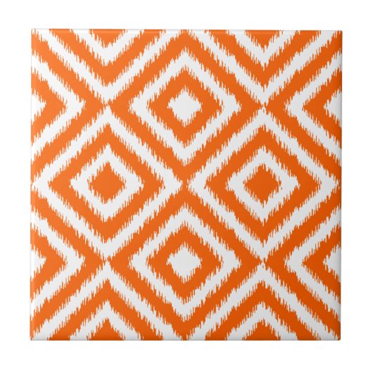 Angesagtes Orange Ikat Diamond Squares Mosaikmuste Fliese (Vorderseite)