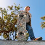 Angesagtes Retro Chic Funky Floral Circles Art Pat Skateboard<br><div class="desc">Klassisches lässiges Skateboard mit zeitgenössisch aquamarin blau,  korallenrot orange,  türkisblau,  kalk-grün,  pastellfarben und heiß rosa Aquarellblüte kreiert Kunstmuster. Verziertes,  elegantes und funky Hipster Design für die extravagante künstlerische künstlerische Mode Diva,  den beliebten angesagten Trendsetter,  Vintages Retro oder abstrakte geometrische Art Motiv Liebhaber.</div>