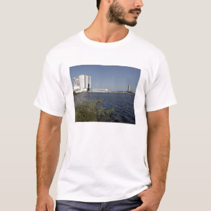 Angesehen über dem Becken, Raumfähre Atlantis T-Shirt