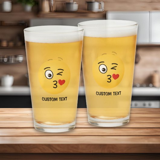 Angesicht, die einen Kuss werfen Glas