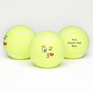 Angesicht, die einen Kuss werfen Tennisbälle