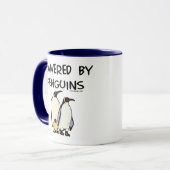 Angetrieben durch Pinguine Tasse (Vorderseite Links)