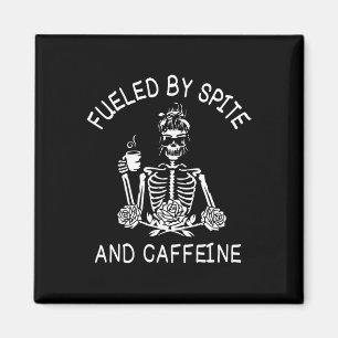 Angetrieben von Bosheit und Koffein Florales Hallo Magnet