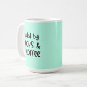 Angetrieben von Büchern Kaffeetasse (Vorderseite Links)