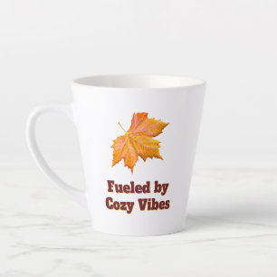 Angetrieben von gemütlichen Herbst-Coffee-Stimmung Milchtasse