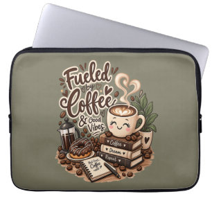 Angetrieben von Kaffee & Guter Laune – Süßer Kaffe Laptopschutzhülle