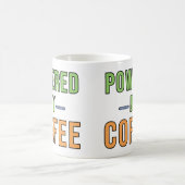 Angetrieben von Kaffee Kaffeetasse (Mittel)