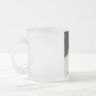 Angetrieben von Kaffee – Lustiges Kaffeeliebhaber- Mattglastasse