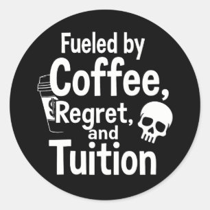 Angetrieben von Kaffee, Reue und Studiengebühren L Runder Aufkleber