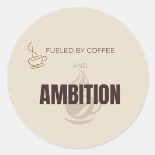 Angetrieben von Kaffee und Ehrgeiz Motivierender K Runder Aufkleber