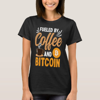 Angetrieben von Kaffee und Krypto Kryptowährungs-B T-Shirt
