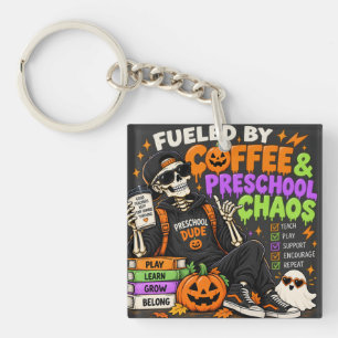 Angetrieben von Kaffee und Vorschul-Chaos – Hallow Schlüsselanhänger
