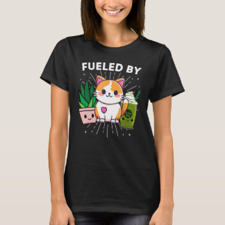 Angetrieben von Katzen Pflanzen Eis-Matcha-Grüntee T-Shirt