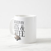 Angetrieben von Katzen und Kaffee Kaffeetasse (Vorderseite Links)
