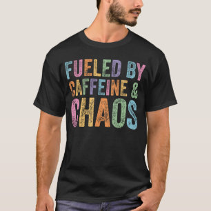 Angetrieben von Koffein und Chaos Lustiger Mutter- T-Shirt