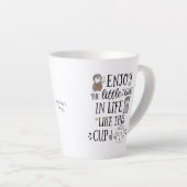 Angewohnt genießen die kleinen Dinge im Leben wie Milchtasse (Rechte Ecke)