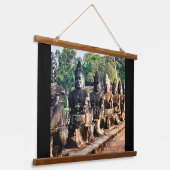 Angkor Thom Götterstatuen Wandteppich Mit Holzrahmen (Gewinkelt)