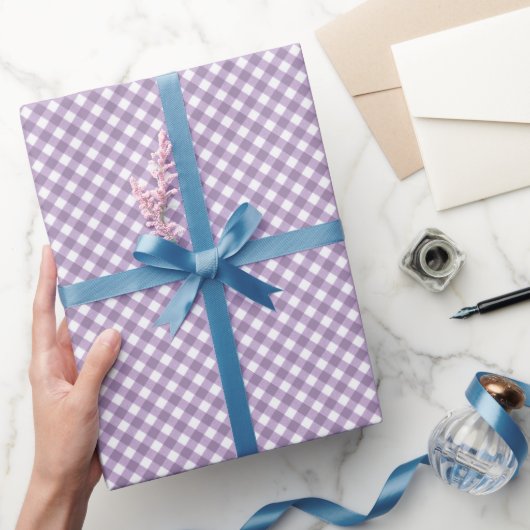 Angled Lavender und White Gingham Geschenkpapier (Schenken)