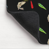 Anglerköder mit Fisch auf Schwarz Mousepad (Ecke)
