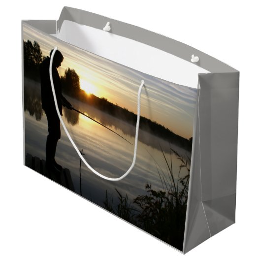 Anglermorgen Große Geschenktüte (Rückseite Schrägansicht)