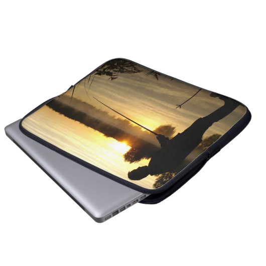 Anglermorgen Laptopschutzhülle (Vorne Knopf)