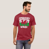 Anglesey, Wales mit Waliser-Flagge T-Shirt (Vorne ganz)