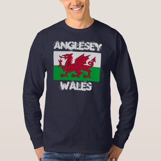 Anglesey, Wales mit walisischer Flagge T-Shirt (Vorderseite)