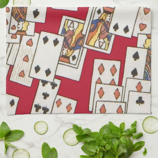 Angriff der Karten 4 Geschirrtuch (Gefaltet)
