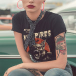Angriff der Vintagen Vampires-Rockabilly T-Shirt<br><div class="desc">Vintager T - Shirt zum Thema Bat | Creme und Rot. Mit meinem Angriff auf den Vampires-Rockabilly-T - Shirt den Vintagen Horror einbinden. Mit einem wilden Schläger, der mit Vintagem Horror-Film inspiriert ist, ist dieses Design perfekt für Fans von Vintagen Horror und Dracula. Dieses Shirt ist in Creme und Rot...</div>