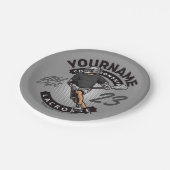 Angriff des personalisierten Lacrosse Player-Sport Pappteller (Schrägansicht)