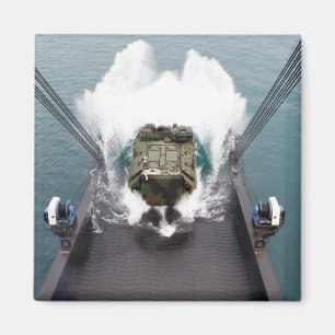 Angriff mit Amphibienfahrzeugsfahrzeuge schiffen Magnet