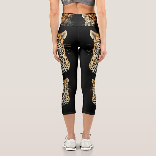 Angriffskopf von Leopard Capri Leggings (Rückseite)