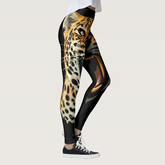 Angriffskopf von Leopard Leggings (Rechts)