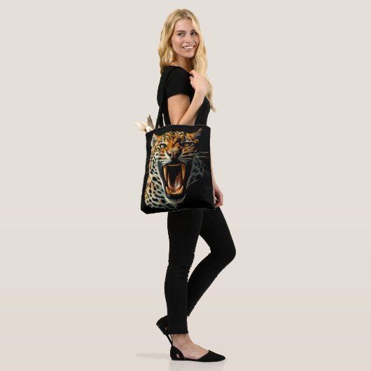 Angriffskopf von Leopard Tasche (Am Model)