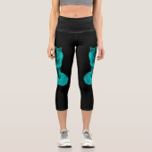 Angry Black Wolf in der Nacht Capri Leggings (Vorderseite)