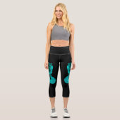 Angry Black Wolf in der Nacht Capri Leggings (Vorderseite)